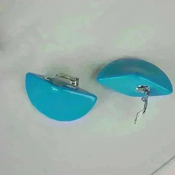 Vintage Blue plastic earrings clip-on style 💙 - Picture 4 of 10